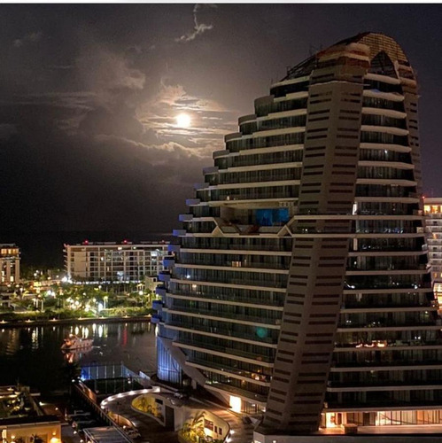 Venta De Departamento En Puerto Cancún, Edificio Shark