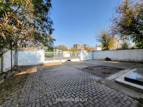 Local Comercial En Arriendo En Providencia Sobre Av. E Yañez