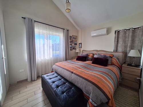 Excelente Casa Remodelada, En Condominio De Linderos