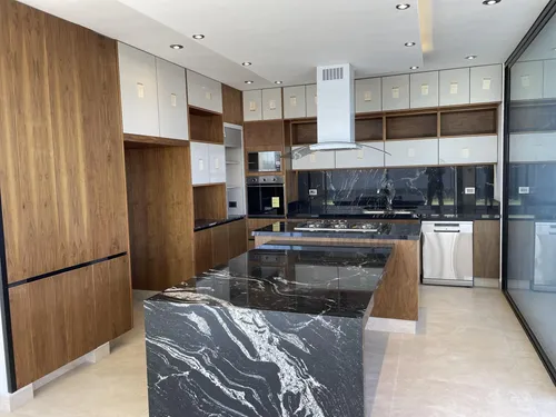 Casa Con 4 Recámaras, Una En Planta Baja, Privada Con Alberca. Lomas Del Campanario Norte