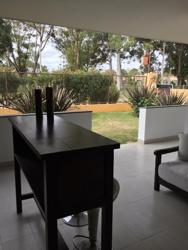 Imagen 1 de 11 de Espectacular Apartamento En Venta En Carrasco. Con Jardin. (ref: Bon-2605)