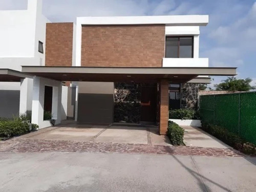 Casa En Venta En Altozano La Nueva Laguna