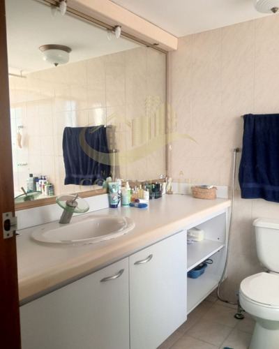 Venta Amplio Ph De Tres (3) Niveles Ubicado En Macuto Ref 2348