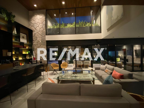 Casa En Venta En Condominio Altozano