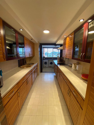 Alquiler Apartamento 3 Dormitorios En Suite, Full Amenities, En Edificio Golden Gate, Playa Mansa, Punta Del Este