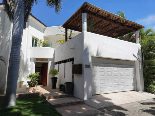 Villa De Lujo En Venta Pegada A La Playa, Kovay Gardens