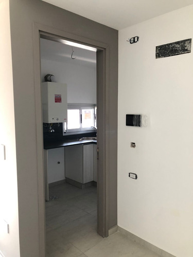 Imagen 2 de 9 de Vendo A Estrenar!! Dpto. 1-d C/balcón Exct. Vista