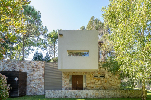 Cariló Casa En Alquiler Temporal, Excelente Propiedad, Funcional Y Moderna , Paraíso  Y Oriol.