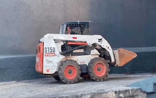 Imagem 2 de 3 de Mini Carregadeira Bobcat S150 Pneus Maciços 2011