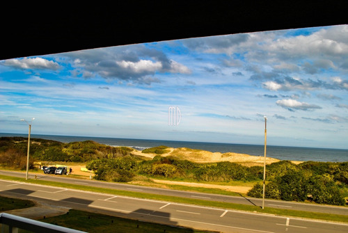 Hermoso Apartamento Con Vista Al Mar Ref. 6963