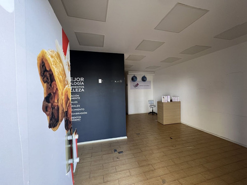 Local Comercial De 91 M2 En Lomas Verdes