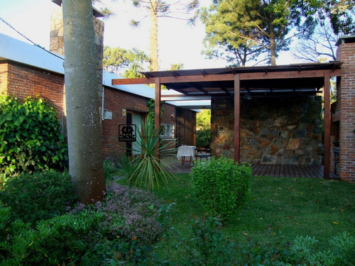 Casa Con Buenas Comodidades En Mansa A 2 Cuadras De La Playa- Ref: 1707