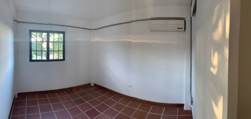 Imagen 5 de 5 de En Alquiler Oficina De 9.74m2/ Santa Ana