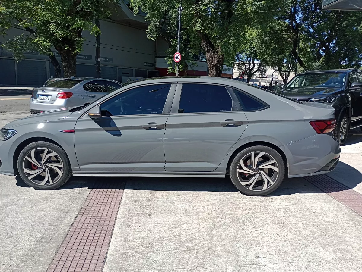 Volkswagen Vento Gli 2024 1500 Km