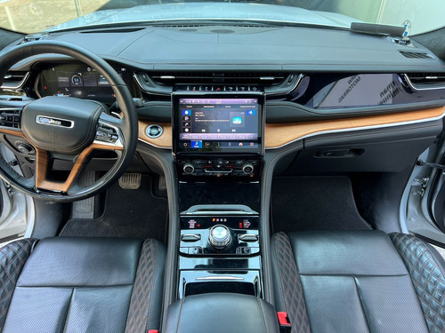 Jeep Grand Cherokee Summit 4x4 V8