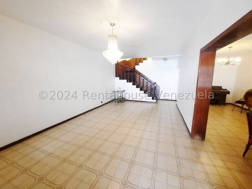 Casa De Dos Niveles Para Uso Comercial En Alquiler Los Palos Grandes I