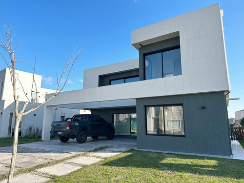 Casa En Venta Puertos Del Lago, Barrio Acacias