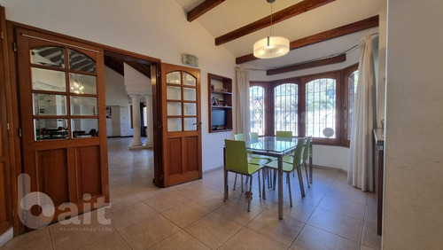 Imagen 4 de 30 de Venta Casa En Villa Belgrano, 4 Dormitorios Y 5 Baños Con Gran Parque!!