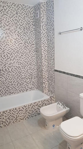 En Venta En Martin Coronado Departamento De 2 Ambientes Con Balcon ( Alquilado) F: 8329