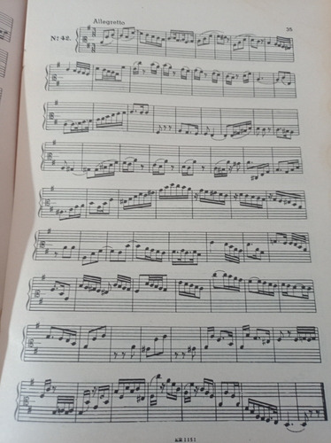 Imagen 2 de 2 de Libro Pozzoli Solfeo Hablados Y Cantados Primer Curso.