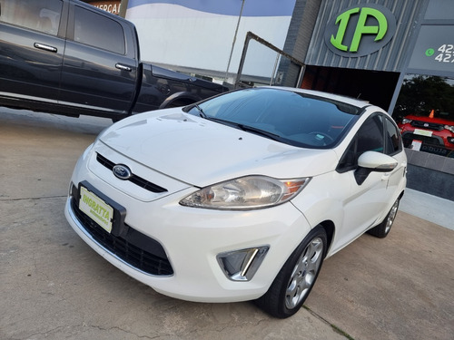 Imagen 2 de 15 de Ford Fiesta Kinetic Design 1.6 Titanium