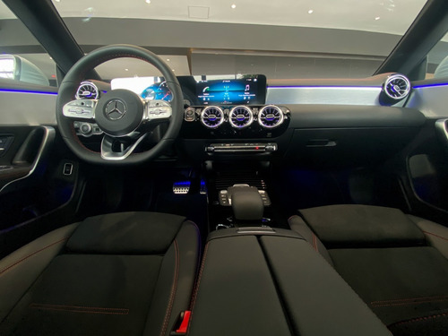 Imagen 9 de 13 de Mercedes Benz Cla200 Amg Line 4*2 At 2023 - 0km Plata Iridio