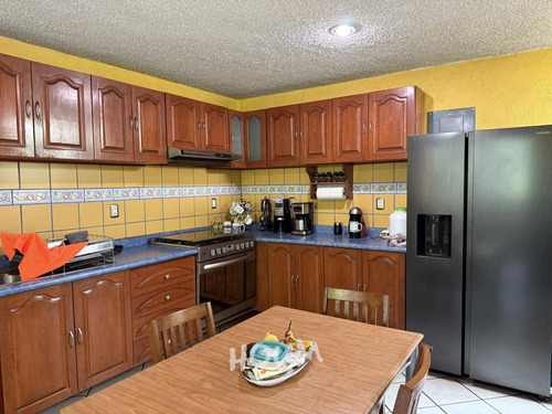 Casa En San Bartolo Ameyalco, Álvaro Obregón Con 3 Recámaras, 326 M², Id: 151807