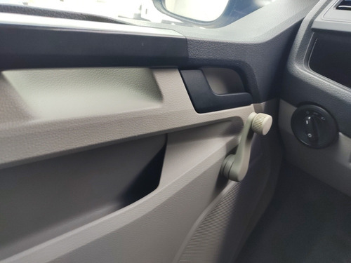 Imagen 14 de 15 de Volkswagen Transporter 2017 2.0 Pasajeros Mt 102 Hp