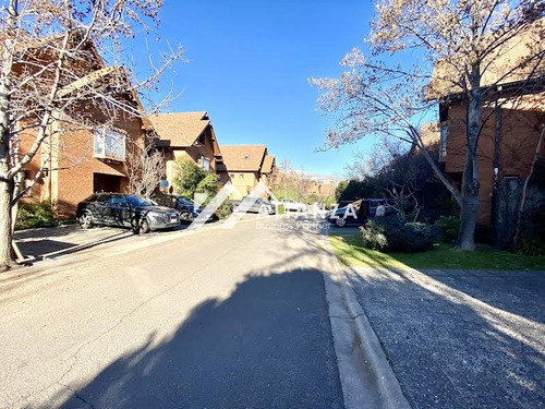 Casa En Condominio Aislada Con Gran Terreno, Imperdible!!!!
