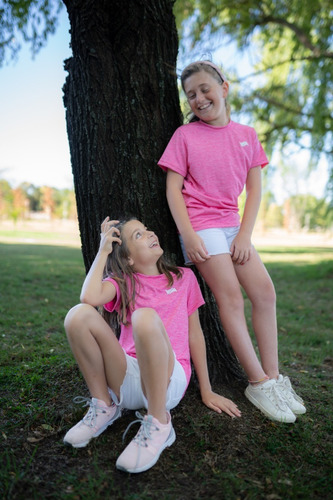 Imagen 2 de 4 de Remera Deportiva Estampada Niña