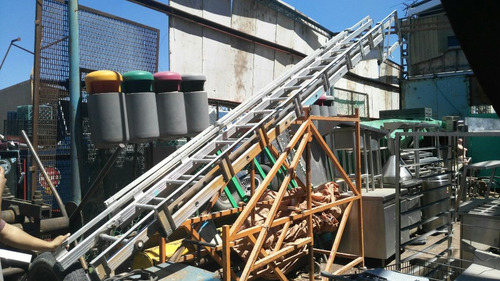Imagen 1 de 5 de Escalera Telescopica Base Para Bodega