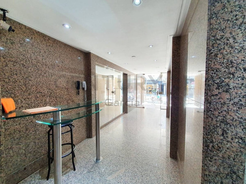 Imagen 6 de 16 de En Venta Oficinal Al Frente En San Nicolás.