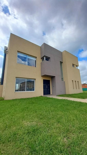 Imagen 2 de 19 de Increíble Casa En Haras Santa Maria El Trébol