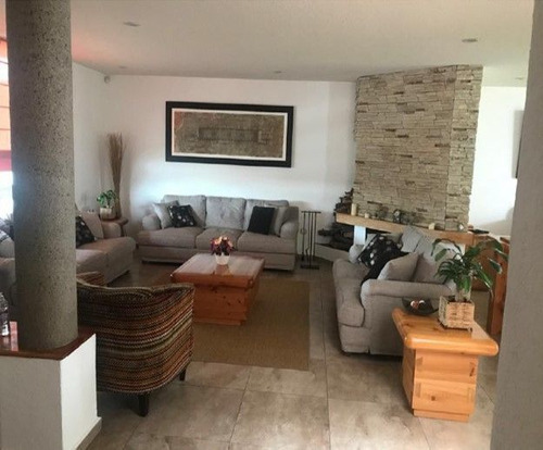 Residencia En Misión San Jerónimo, 4 Habitaciones, Estudio, Cto Serv, Jardín..