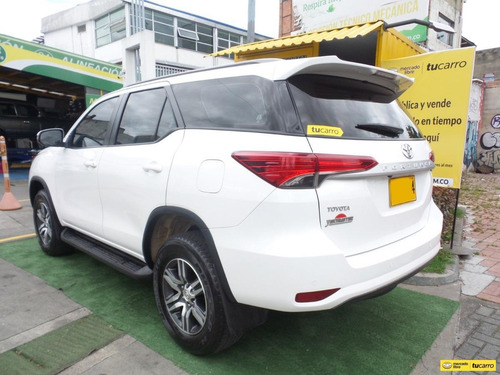 Imagen 5 de 15 de Toyota Fortuner 2.7 At