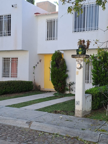 Compre Hermosa Casa, San Juan Del Rio, Fracc. Con Vigilancia