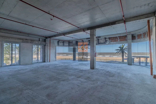 Oficina En Venta Sobre Rambla