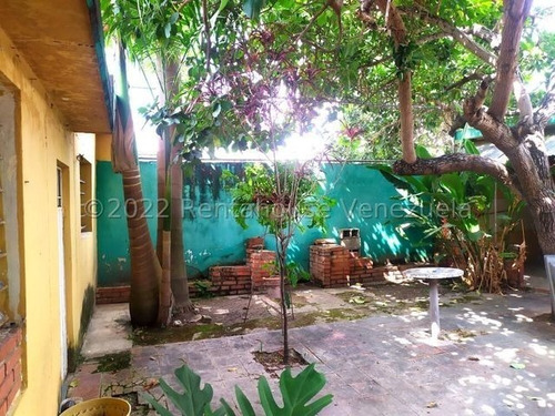 Imagen 17 de 30 de Casas En Venta Zona Centro - Este De Barquisimeto Cod # 23-12140 Centrica Y Con Potencial Comercial. Asesor Inmobiliario Katty Vasquez 412-1498654. Pide Tu Cita! Excelente Oportunidad De Negocio!!....