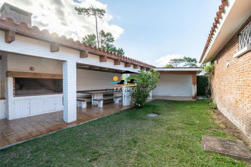 Alquiler Anual En La Mansa,4 Dormitorios + Dependencia De Servicio Con Baño Y Gran Barbacoa!