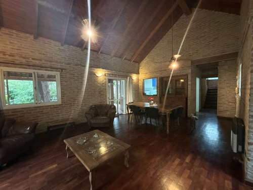 Villa Allende Golf. Casa En Venta De 3 Dormitorios Cochera, Pileta Y Gran Parque