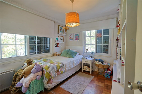 Casa En Venta De 3 Dormitorios Mas Servicio En Las Condes