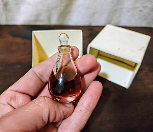 Antiguo Perfume Halston De Dama En Caja (Usado)