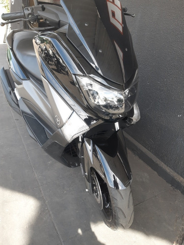 Imagem 2 de 5 de Yamaha Nmax