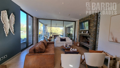 Casa En Venta De 5 Dorm. En Las Brisas