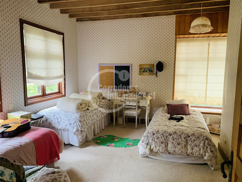 Casa En Venta De 4 Dorm. En Puerto Varas