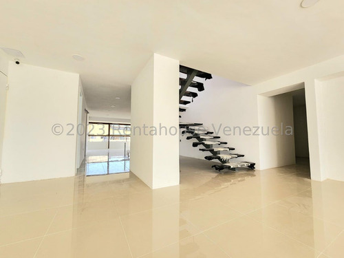 Apartamento Penthouse Dúplex Remodelado 295 M² 4h, 7b, 3p, Residencia Geminis En Calle Cerrada En Venta En Los Samanes Avenida 3 Caracas