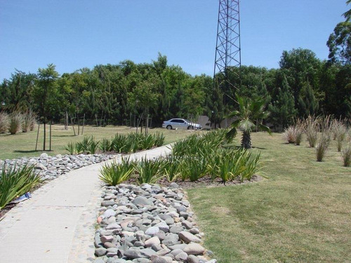 Lencke Vende - Muy Buen Lote En Albanueva Con Fondo Orientado Al Norte