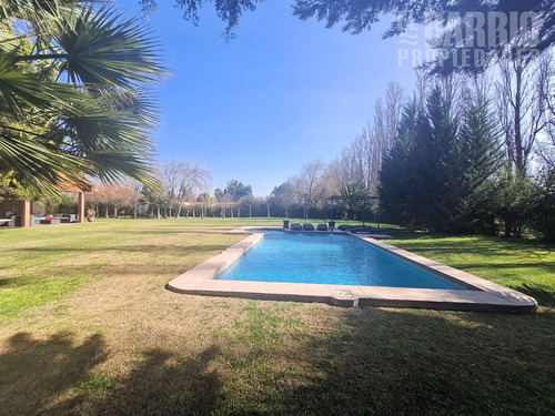 Casa En Venta De 4 Dorm. En Chicureo Poniente