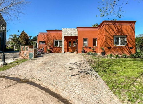 Casa En Venta En Roble Joven 