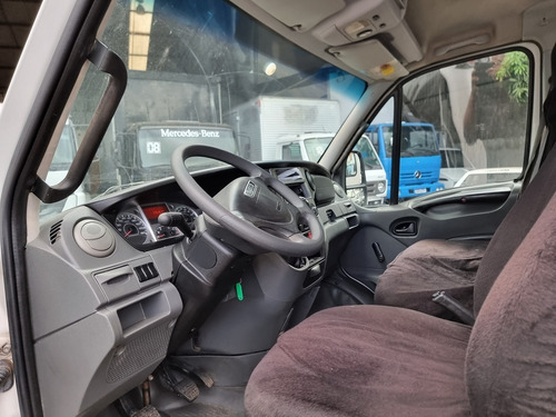 Imagem 7 de 8 de Iveco 35s14 Cd 2014 Carroceria